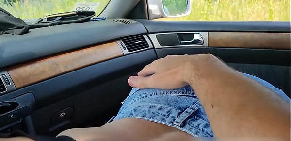  I take out my cock in a car near beach area, this unknown girl is shocked !!!